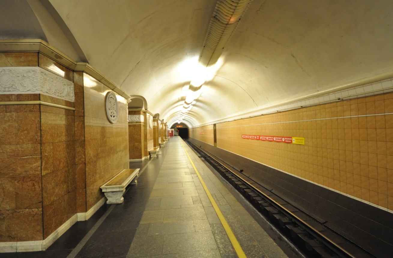 Станція метро Університет